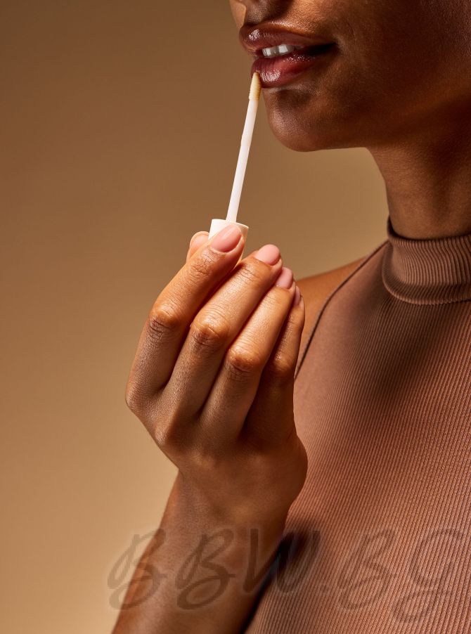 ХИДРАТИРАЩ ГЛОС ЗА УСТНИ "TOUCH OF GOLD"